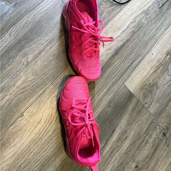 Vibrant Nike AirMax - Picture 3 of 4